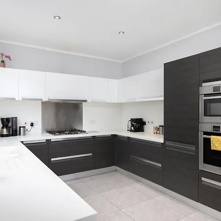 3br Penthouse With Huge Terrace - Sliema, Triq Trofimu