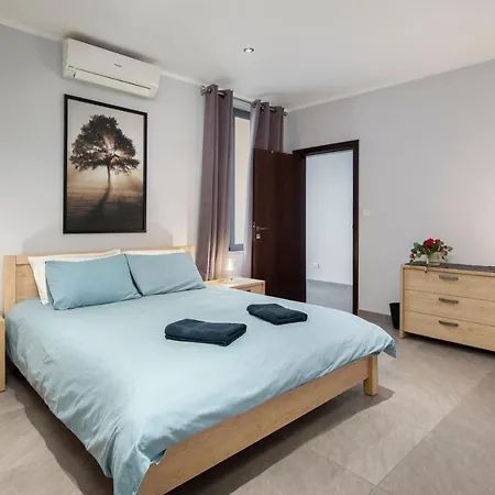 3br Penthouse With Huge Terrace - Sliema, Triq Trofimu Apartment