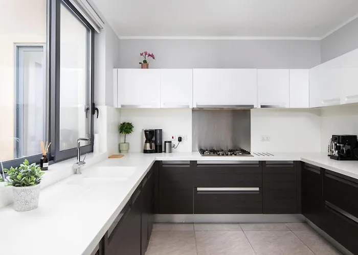 3br Penthouse With Huge Terrace - Sliema, Triq Trofimu * Sliema