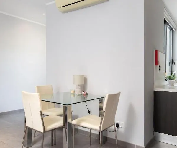 3br Penthouse With Huge Terrace - Sliema, Triq Trofimu Apartment *