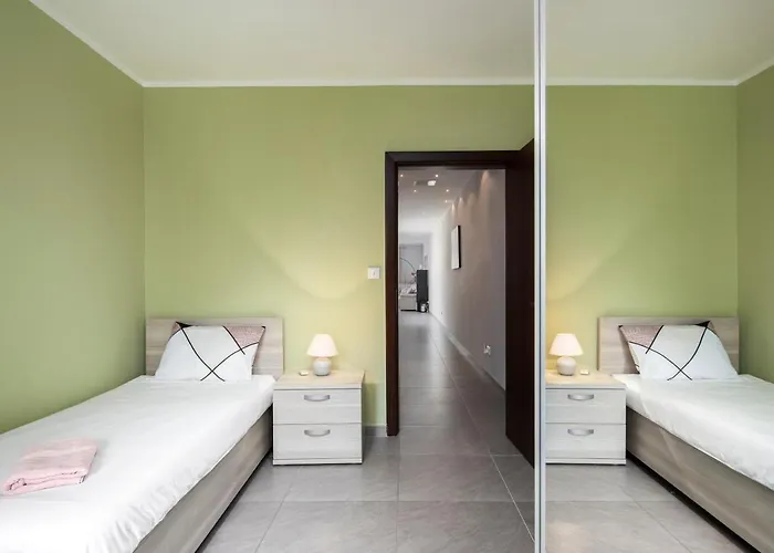 3br Penthouse With Huge Terrace - Sliema, Triq Trofimu Apartment *