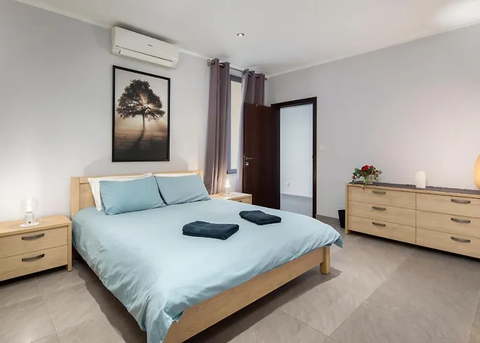 3br Penthouse With Huge Terrace - Sliema, Triq Trofimu Apartment