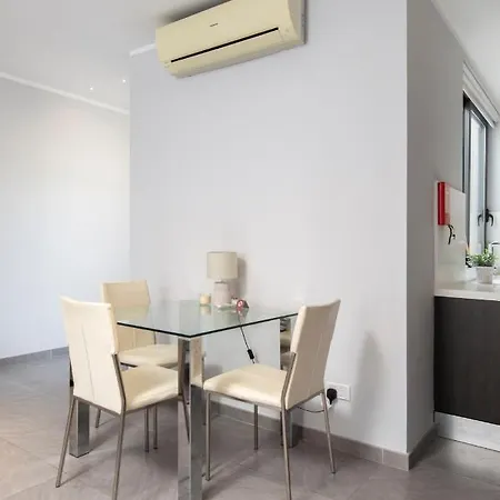 3br Penthouse With Huge Terrace - Sliema, Triq Trofimu Lägenhet *